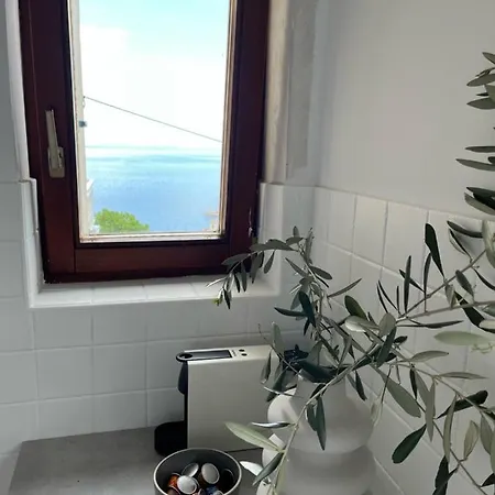 아파트 Panoramic Seaview Apartment, Renovated With New Aircons *