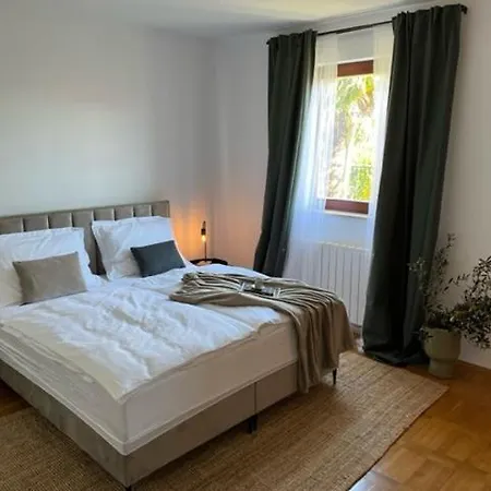 Panoramic Seaview Apartment, Renovated With New Aircons * オパティヤ