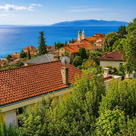 Panoramic Seaview Apartment, Completely Renovated Apartman