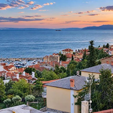 Panoramic Seaview Apartment, Completely Renovated * Opatija